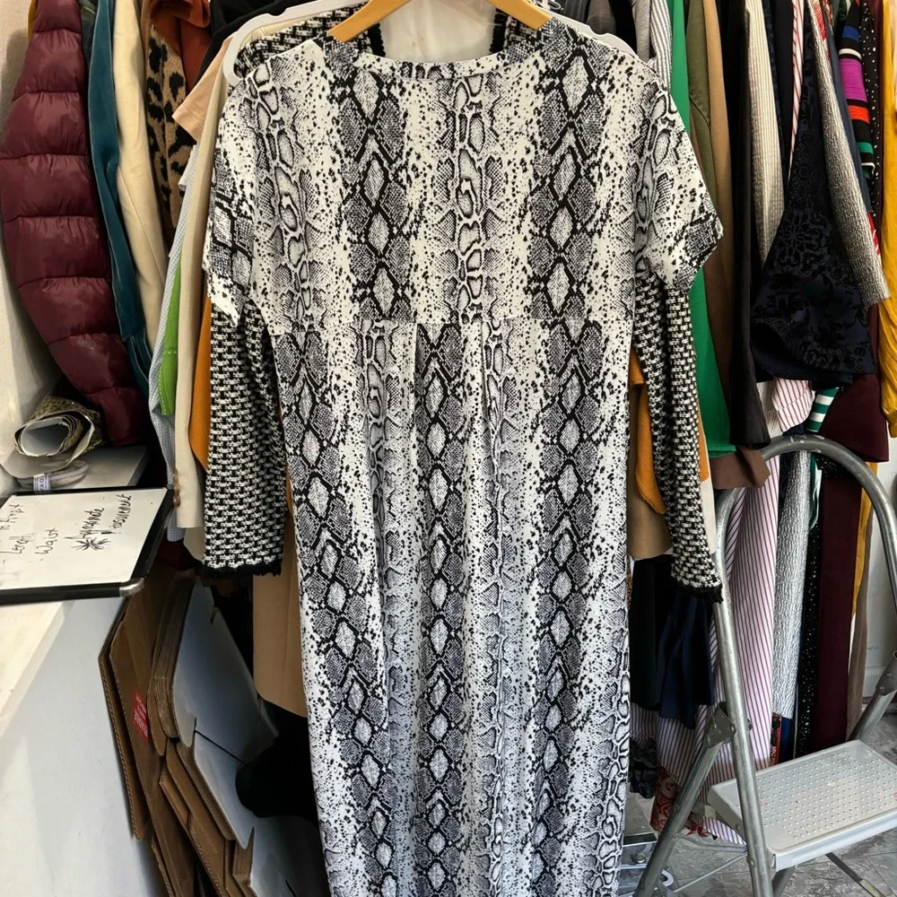 Arolina Short Sleeve Snake Skin Animal Print Short Sleeve Maxi Dress Size Mediu - Picture 6 of 6